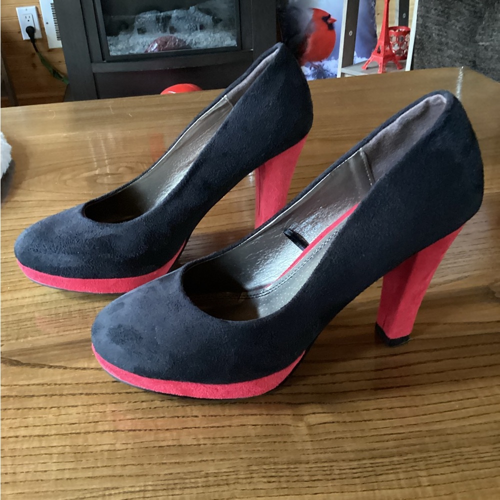 Reitmans Black and Red  Heels